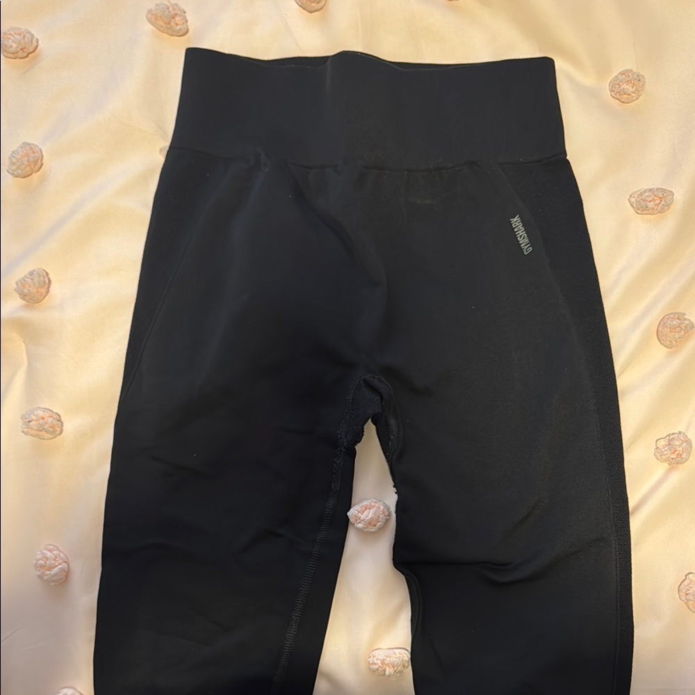 Gymshark Black Leggings with High-Rise Waistband and Moisture-Wicking Fabric